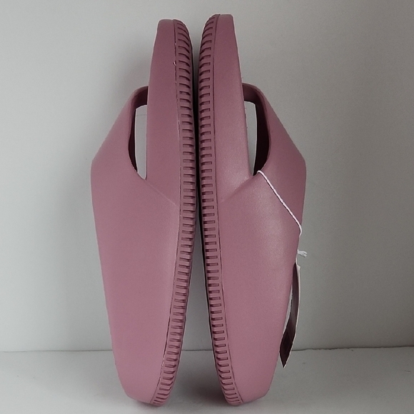 Nike Elemental Pink Flip Flops - Picture 6 of 7
